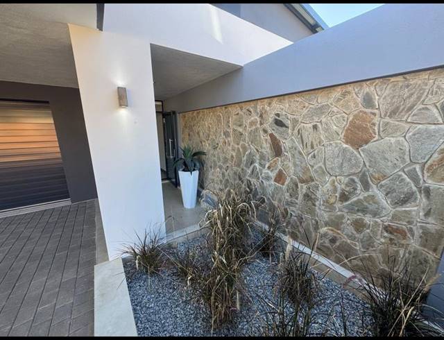 4 BEDROOM HOUSE FOR SALE IN MIDSTREAM ESTATE